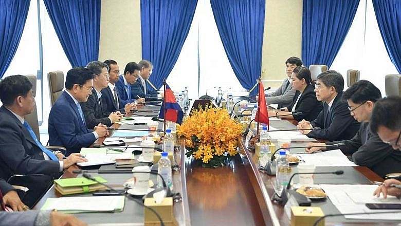Đoàn đại biểu Hải quan Campuchia do ông Kun Nhim dẫn đầu gặp gỡ Phó tổng cục trưởng Tổng cục Hải quan Trung Quốc Wang Lingjun ngày 10/6.