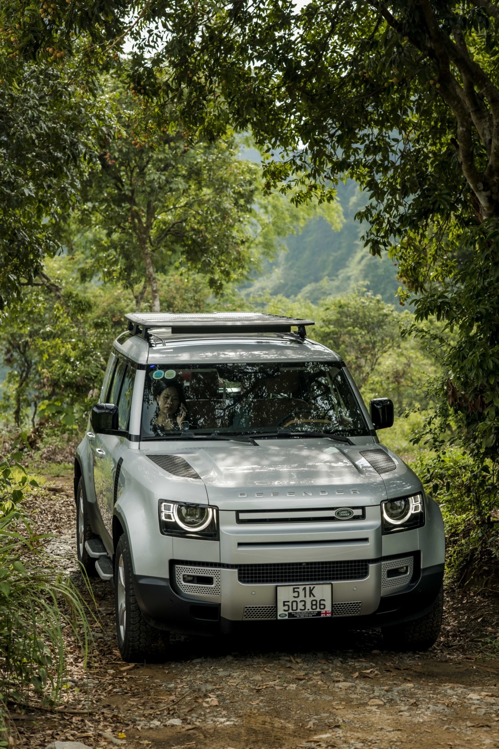 Một ngày lên rừng xuống biển với “Vua việt dã” Land Rover Defender 110