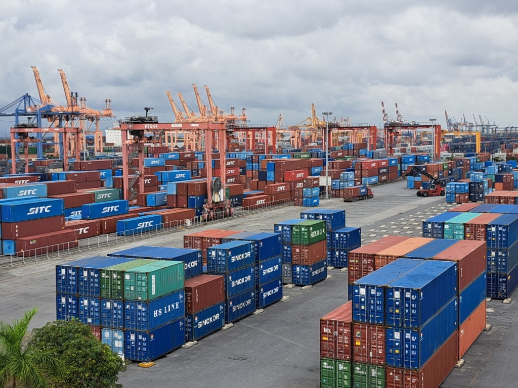 Doanh nghiệp logistics ở Hải Phòng “còng lưng” vì phí cược container