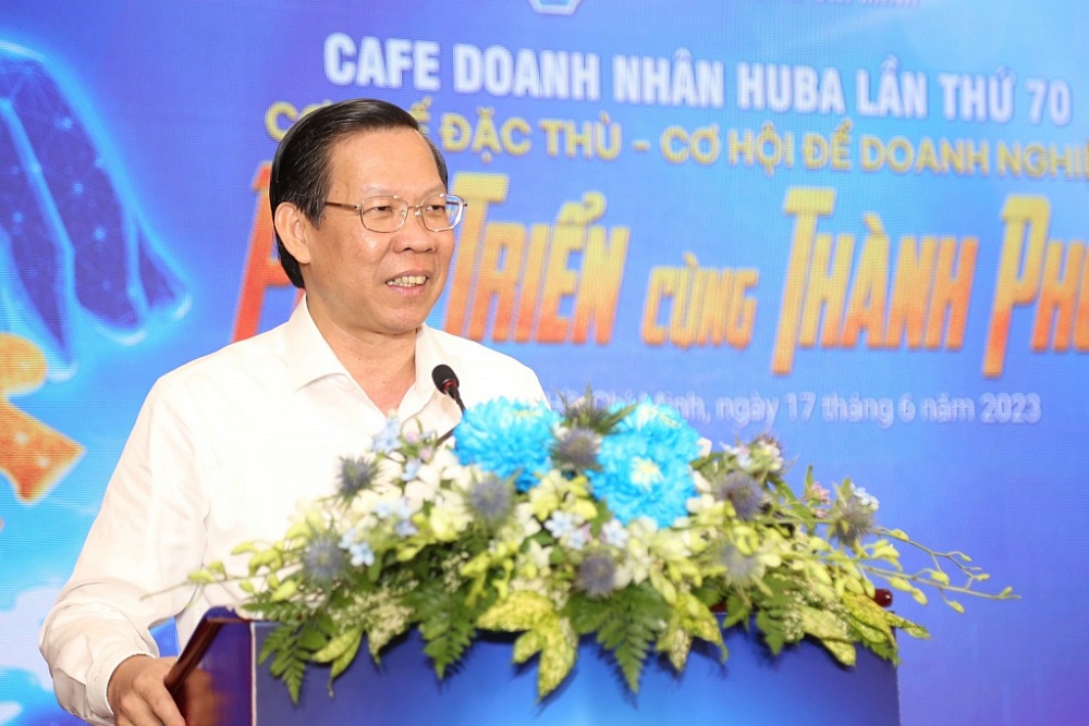 Ông Phan Văn Mãi, Chủ tịch UBND TPHCM phát biểu tại tọa đàm. Ảnh: T.D