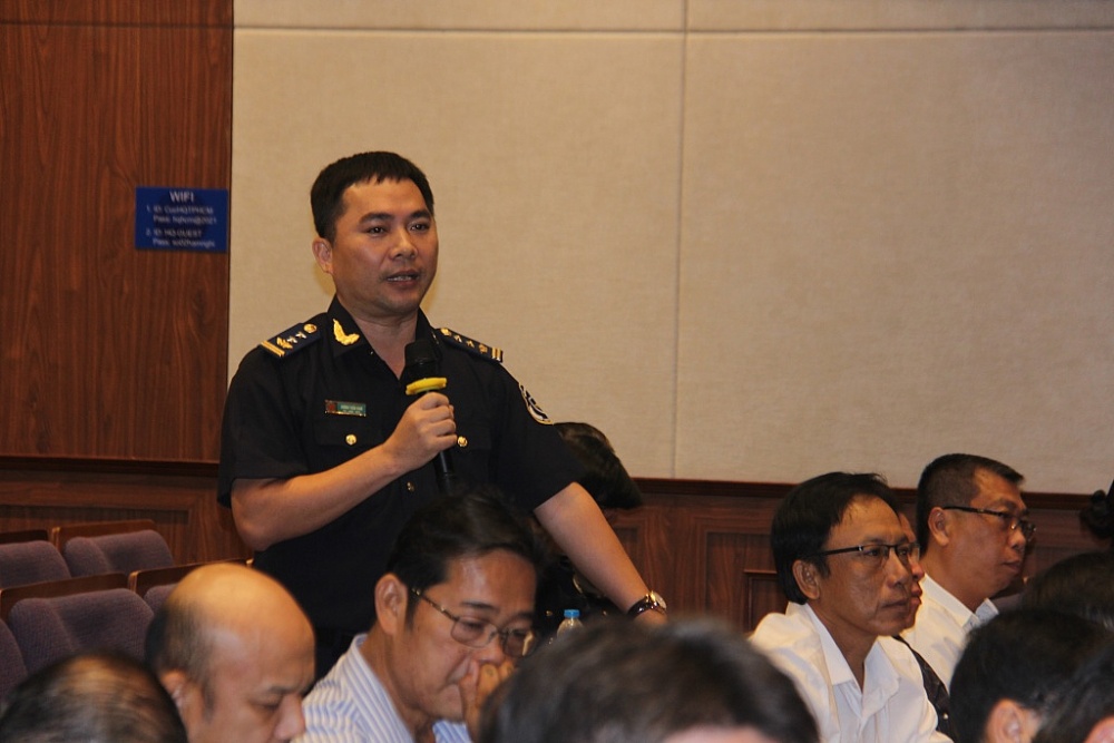 Trưởng phòng Giám sát quản lý hải quan - Cục Hải quan TPHCM góp ý tại hội thảo. 