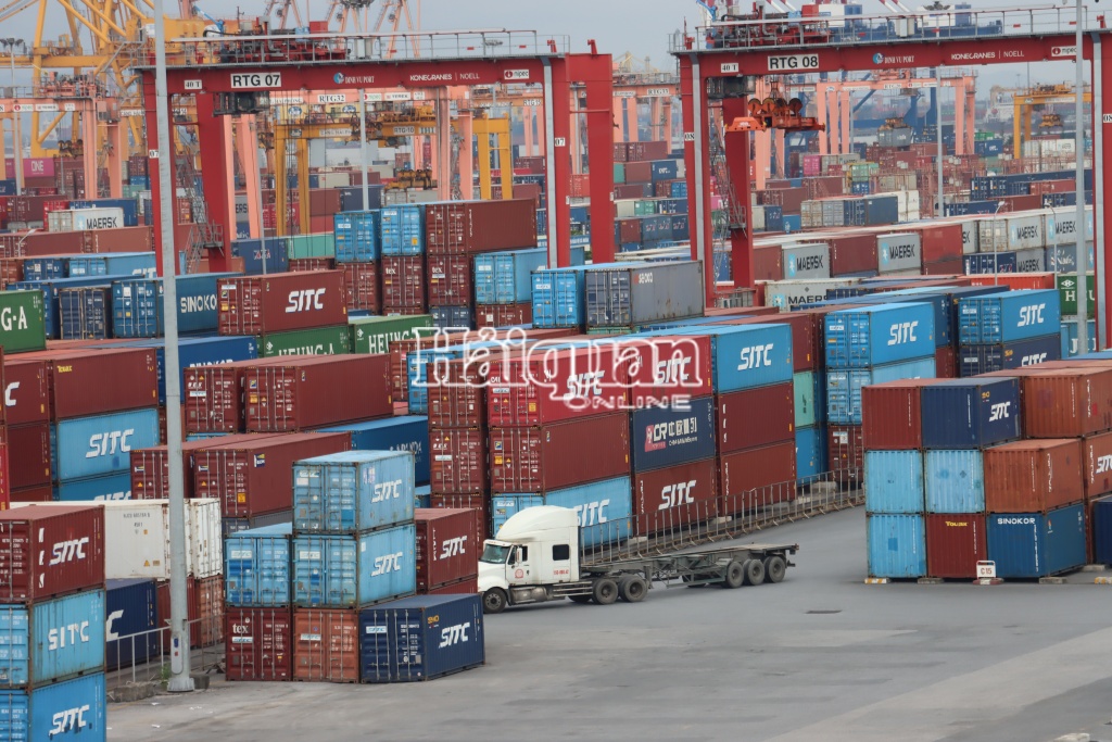 Xuất nhập khẩu đạt gần 288 tỷ USD tính đến trung tuần tháng 6
