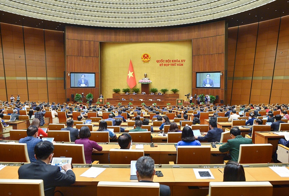 Chủ nhiệm Ủy ban Tài chính, Ngân sách Lê Quang Mạnh phát biểu trước Quốc hội. Ảnh: Quochoi.vn
