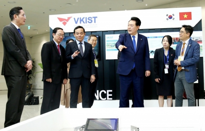 Tổng thống Hàn Quốc thăm Trung tâm R&D của Samsung, đối thoại với thế hệ tương lai số