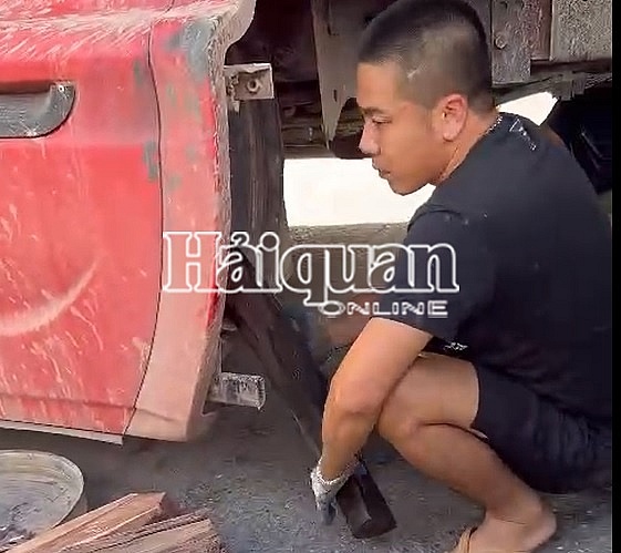 Hải quan Quảng Bình chặn đứng vụ vận chuyển gần 300 kg pháo