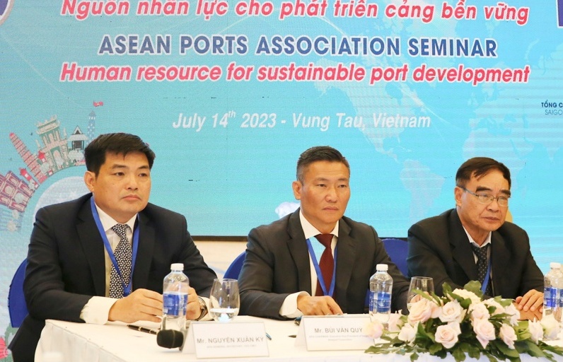 Phát triển nguồn nhân lực cho phát triển cảng bền vững