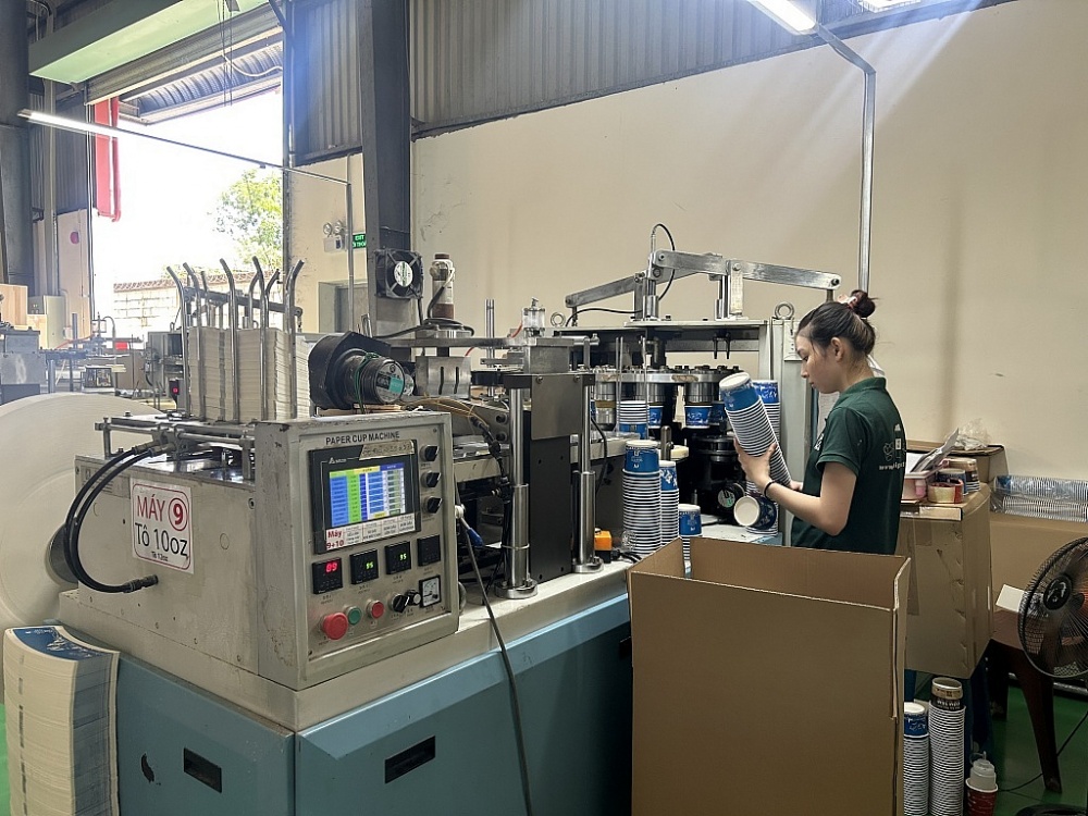 Giảm thuế GTGT sẽ góp phần hỗ trợ hoạt động sản xuất kinh doanh, giúp doanh nghiệp phục hồi. 	Ảnh: T.D