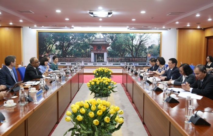 Bộ trưởng Bộ Tài chính làm việc với Giám đốc ADB tại Việt Nam