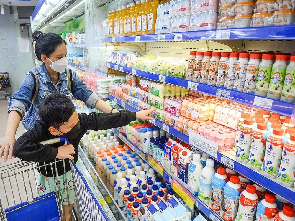 Nhiều mặt hàng sữa giảm giá tại hệ thống siêu thị của Saigon Co.op.
