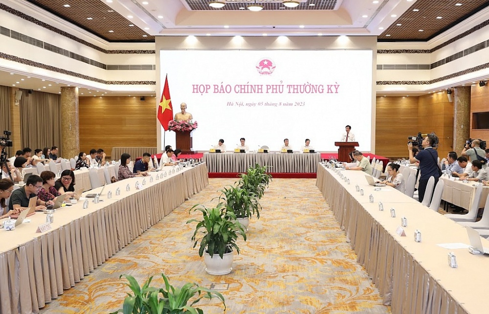 Buổi họp báo diễn ra dưới sự chủ trì của Bộ trưởng, Chủ nhiệm Văn phòng Chính phủ Trần Văn Sơn, Người phát ngôn của Chính phủ.