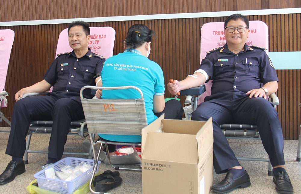 Hơn 100 CBCC Cục Hải quan TPHCM hiến máu tình nguyện