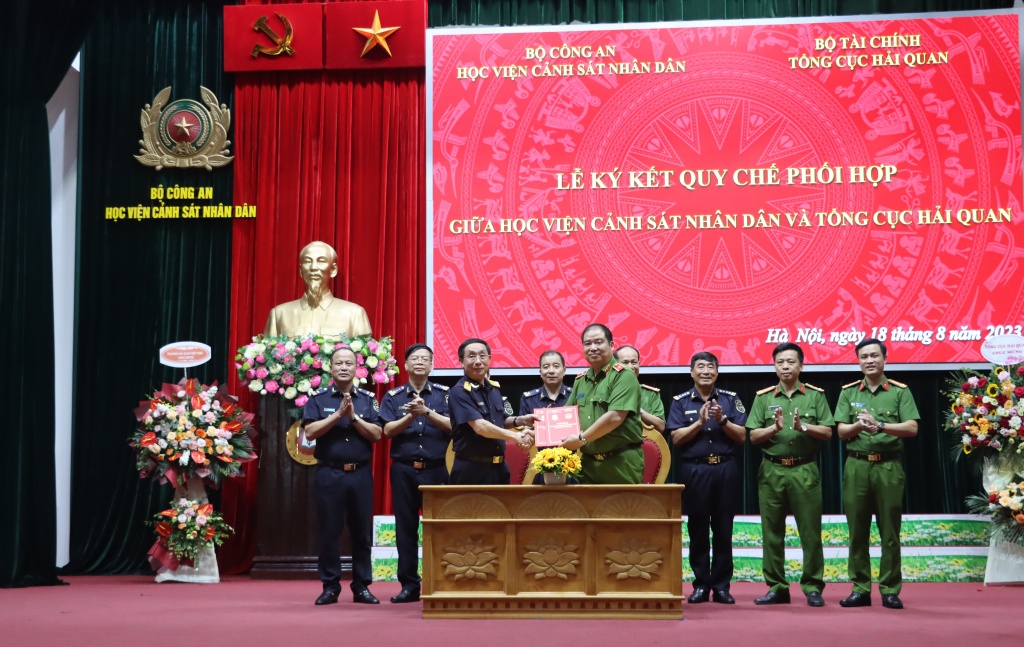 Ký kết Quy chế phối hợp đào tạo, bồi dưỡng cho lực lượng kiểm soát hải quan