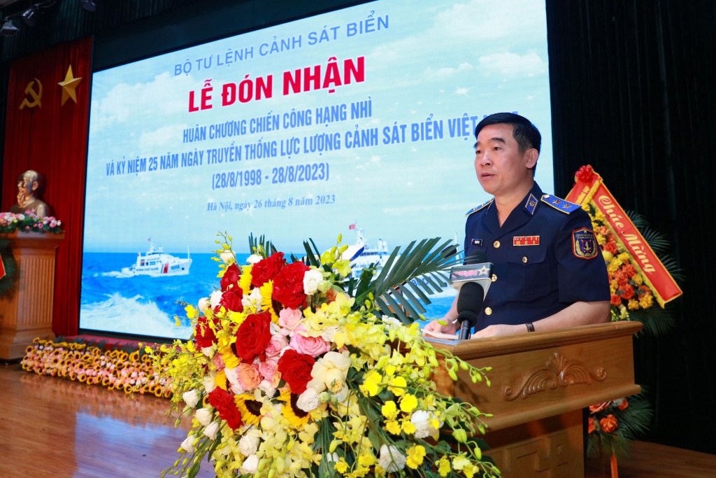 Trung tướng Bùi Quốc Oai, Chính ủy CSB Việt Nam phát biểu tại lễ kỳ niệm. Ảnh: Đức Tĩnh