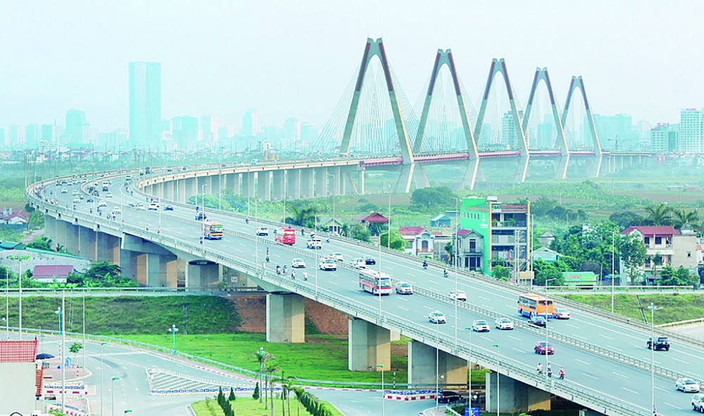 Đường Vành đai 2 - Cầu Nhật Tân  là trục giao thông trọng yếu góp phần thúc đẩy phát triển kinh tế - xã hội của TP Hà Nội. 	Ảnh: Phạm Hùng 