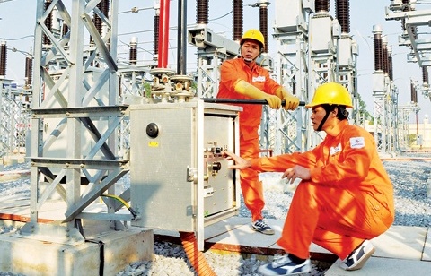 Thủ tướng chỉ đạo bảo đảm cung ứng điện, xăng dầu