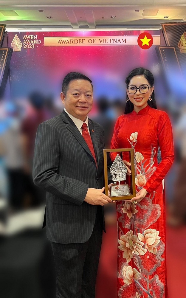 Tổng Giám đốc IPPG Lê Hồng Thuỷ Tiên được ASEAN – AWEN AWARD 2023 vinh danh