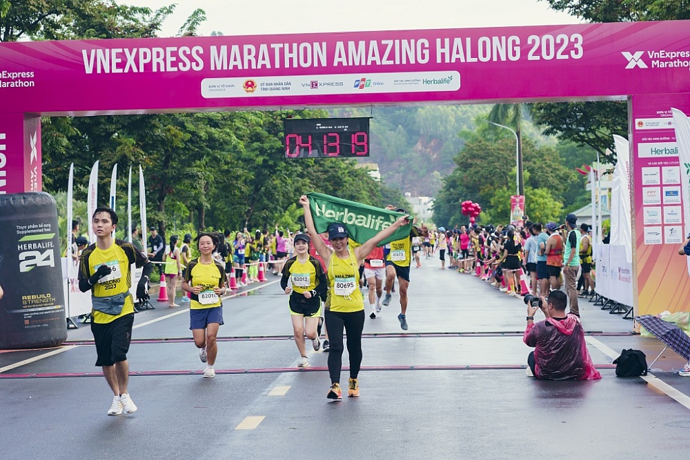 Herbalife Việt Nam đồng hành với giải chạy VnExpress Marathon Amazing Hạ Long 2023