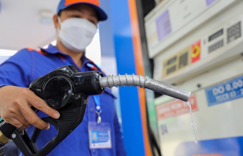 Giá xăng dầu đồng loạt giảm, RON95-III giảm mạnh 1.411 đồng/lít