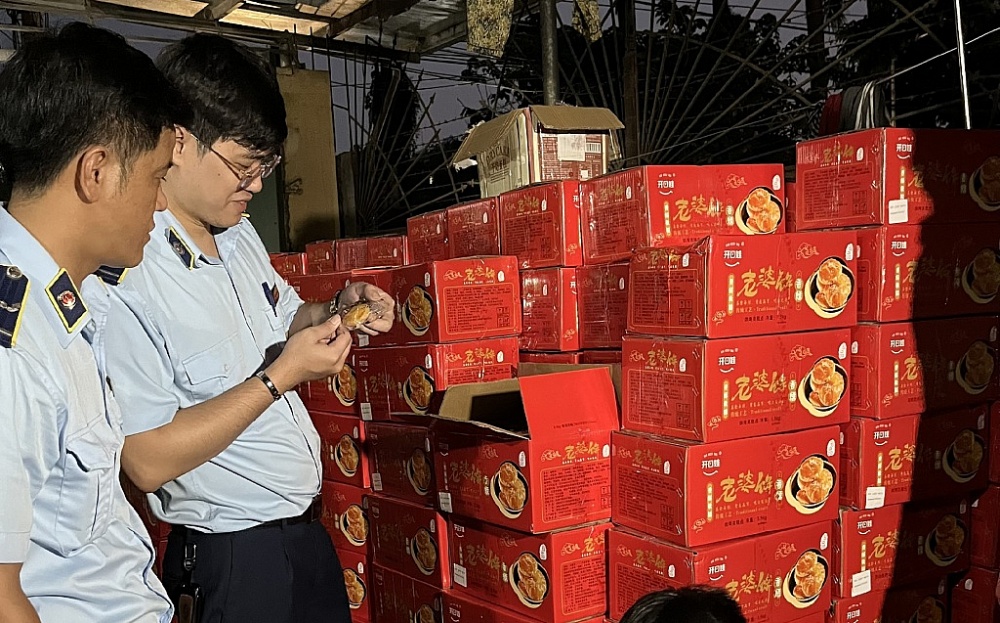 Hà Nội: Tạm giữ hơn 120.000 bánh Trung thu có dấu hiệu nhập lậu