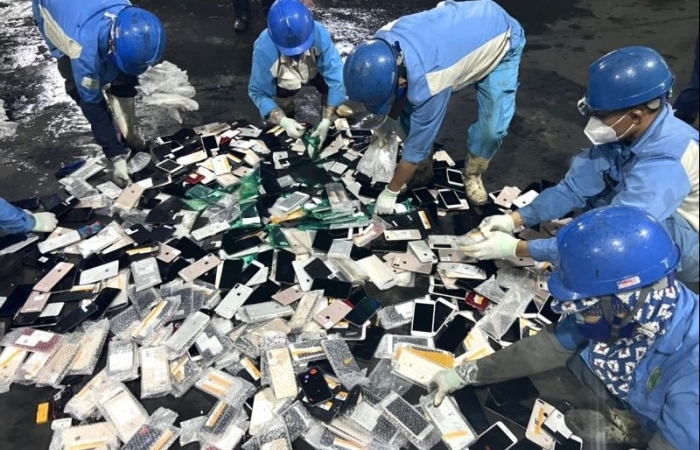 Hà Nội: Tiêu hủy hơn 600 chiếc iPhone đã qua sử dụng