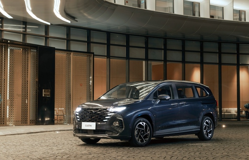 Nhiều trang bị hiện đại, lợi thế của Hyundai Custin không chỉ ở giá