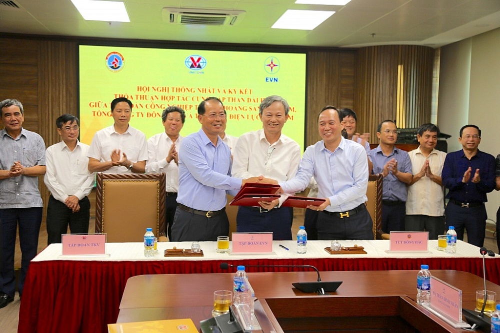 TKV và Tổng Công ty Đông Bắc ký thỏa thuận hợp tác cung cấp than dài hạn với EVN