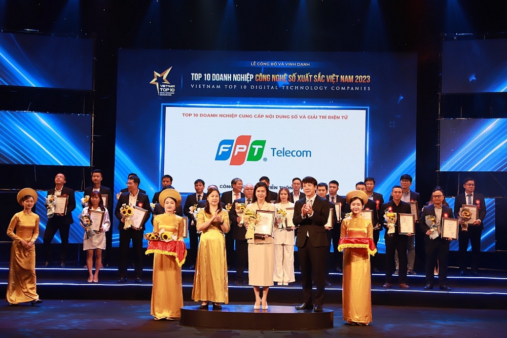 FPT Telecom đạt top 10 doanh nghiệp công nghệ số xuất sắc Việt Nam 2023