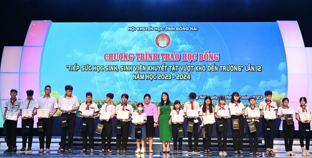 Vedan Việt Nam trao học bổng “Tiếp sức học sinh, sinh viên khuyết tật vượt khó đến trường”