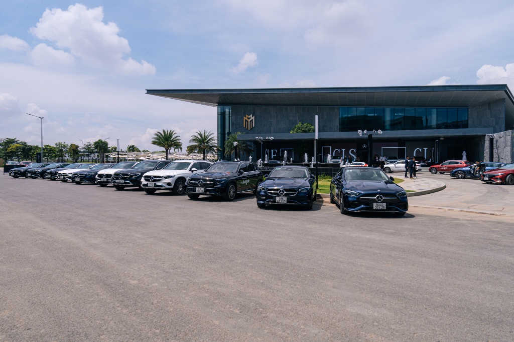 Mercedes-Benz “khoe” dàn xe sang tiền tỉ tại The Avantgarde 2023 Mercedes-Benz “khoe” dàn xe sang tiền tỉ tại The Avantgarde 2023