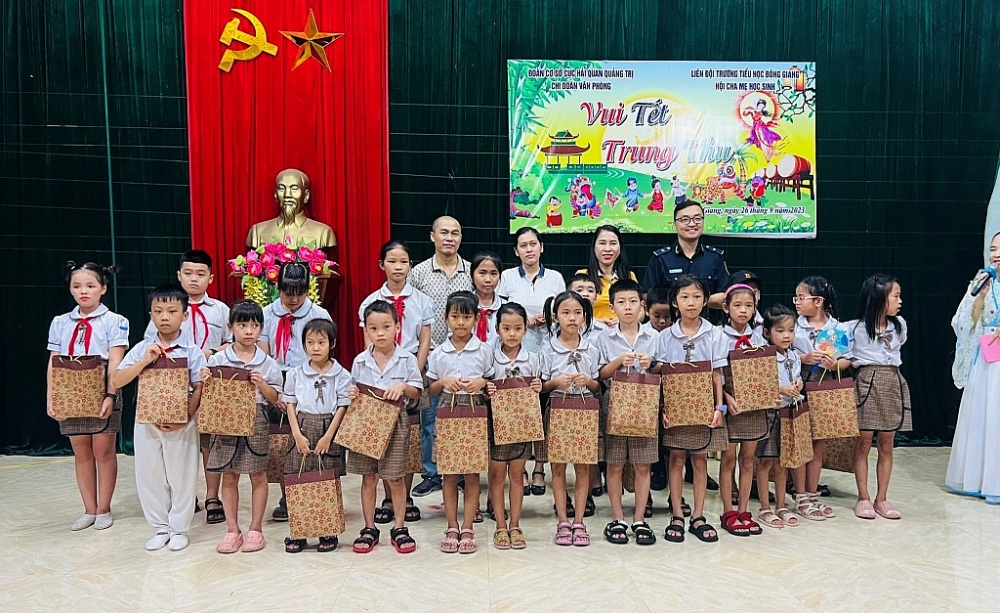 Thanh niên Hải quan Quảng Trị tổ chức nhiều hoạt động “Vui Tết Trung thu”