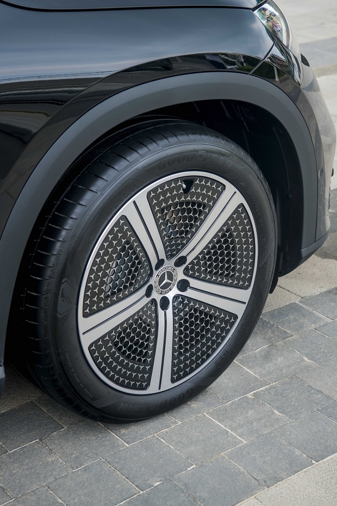Giá gần 4 tỷ, Mercedes Benz EQE 500 4MATIC mẫu xe thuần điện rộng nhất phân khúc