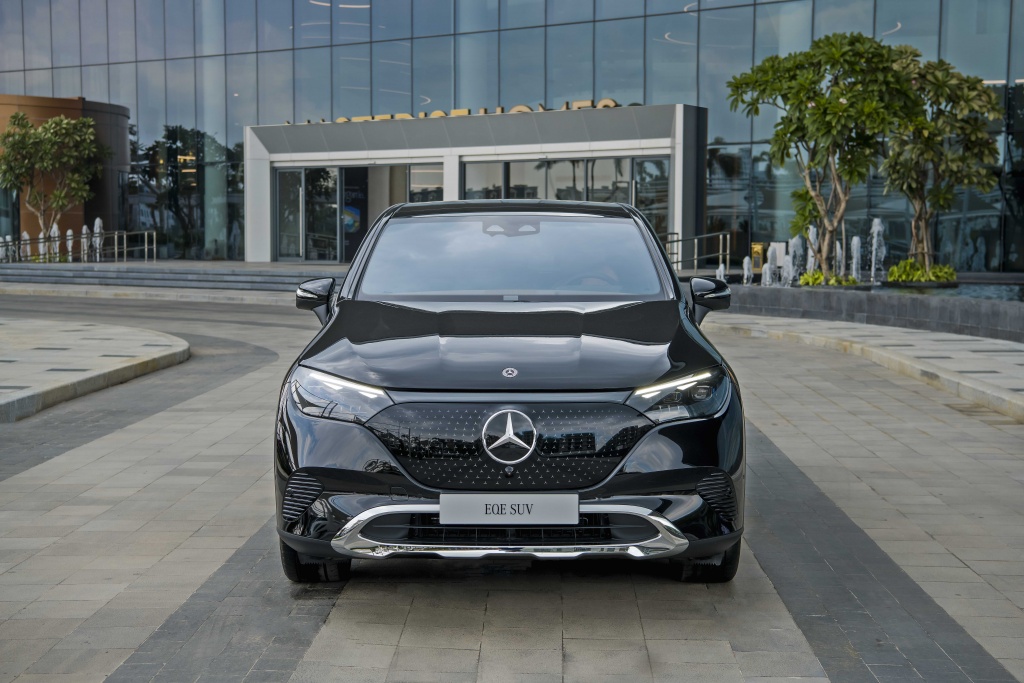 Giá gần 4 tỷ, Mercedes-Benz EQE 500 4MATIC mẫu xe thuần điện rộng nhất phân khúc