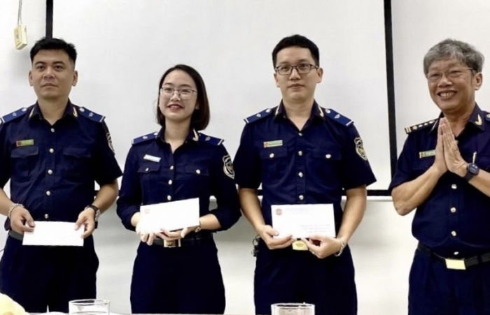 Khen thưởng công chức Hải quan Đà Nẵng lập thành tích vụ lô hàng lậu 20 chiếc iPhone 15 Pro Max