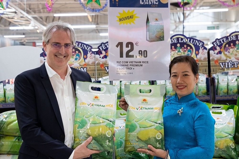 Gạo thương hiệu Việt lên kệ siêu thị Pháp. Ảnh: T.L