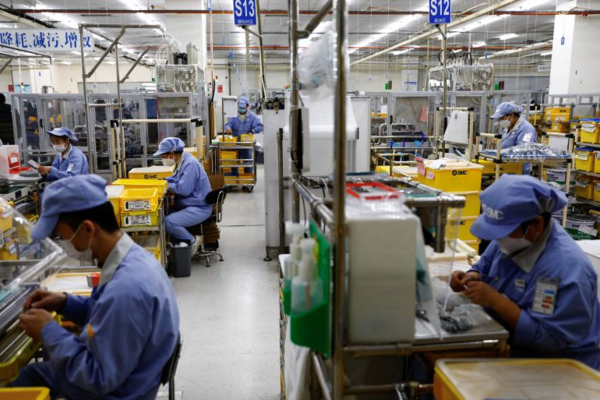 Hoạt động sản xuất tại Trung Quốc sụt giảm trong nhiều tháng