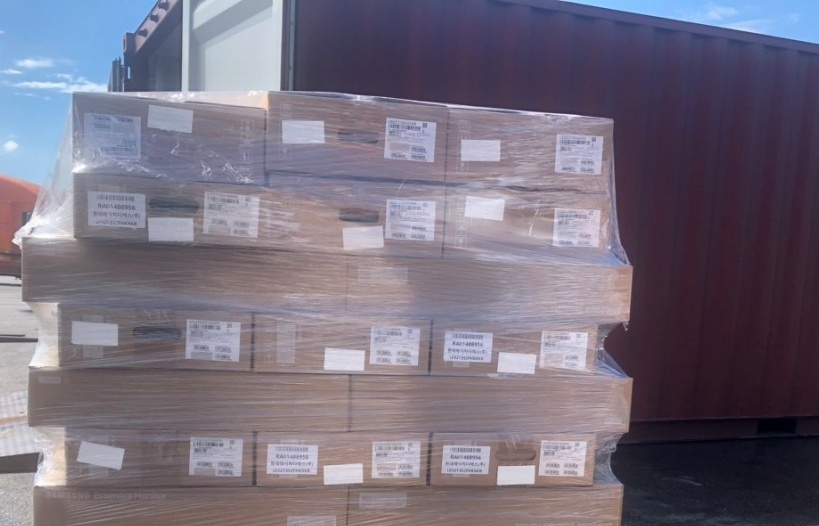 Hình ảnh container chứa lô hàng cấm nhập khẩu vừa được Hải quan phát hiện