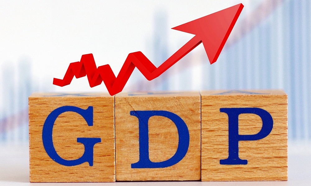 Tăng trưởng GDP theo giá so sánh giảm còn 3,7% trong nửa đầu năm 2023, do sức cầu bên ngoài suy giảm và nhu cầu trong nước yếu đi. Ảnh: Internet
