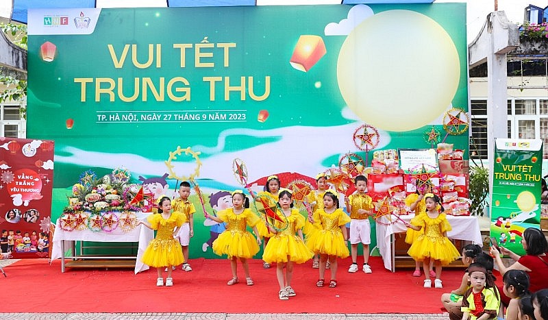 Herbalife Việt Nam tổ chức chương trình đón Tết Trung thu cho các em nhỏ tại Trung tâm Casa Herbalife