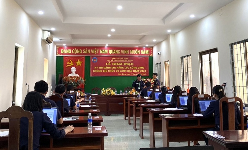 66 công chức Cục Hải quan Kiên Giang tham gia đánh giá năng lực