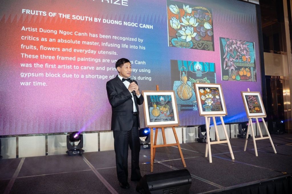 Ông Johnathan Hạnh Nguyễn đấu giá 3 bức tranh Việt Nam trị giá 2,4 tỷ đồng gây quỹ từ thiện