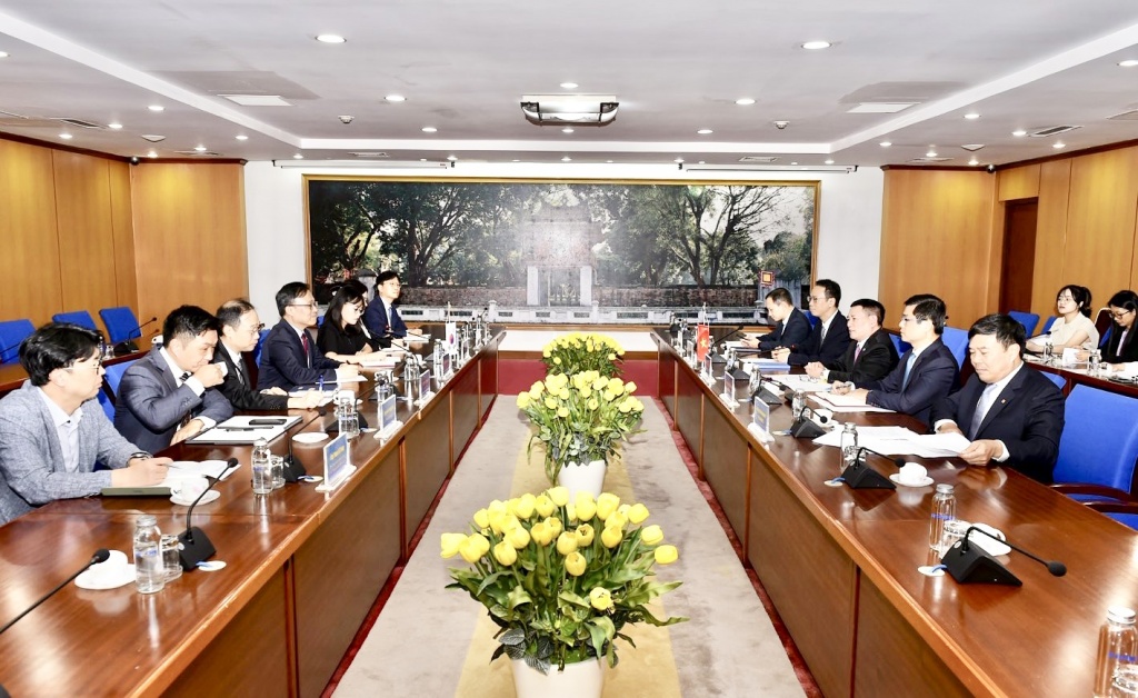 Bộ trưởng Bộ Tài chính tiếp tân Đại sứ Hàn Quốc tại Việt Nam