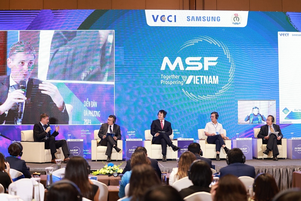 Các đại biểu trong phiên thảo luận chuyên gia về Văn hóa kinh doanh Việt Nam trong Thời kỳ Thay đổi.