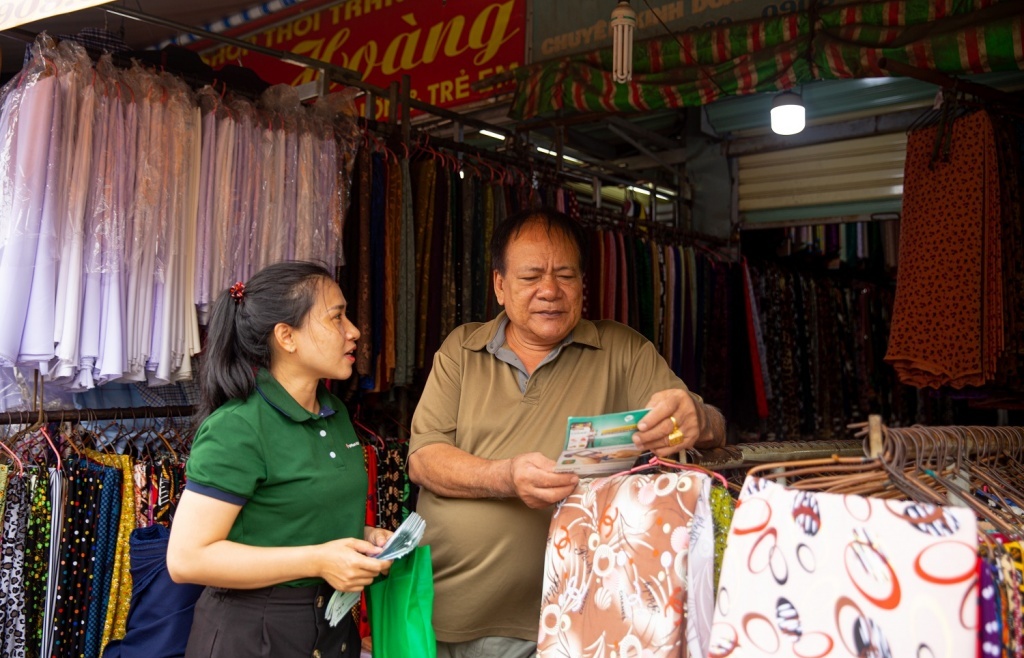 VPBank hỗ trợ tiểu thương số hóa chợ truyền thống