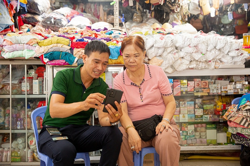 VPBank hỗ trợ tiểu thương số hóa chợ truyền thống