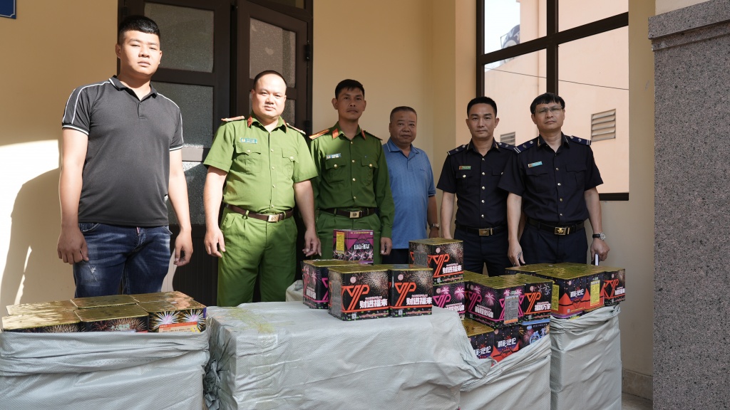Tiếp tục điều tra 2 vụ vận chuyển gần 1 tấn pháo ở Lạng Sơn
