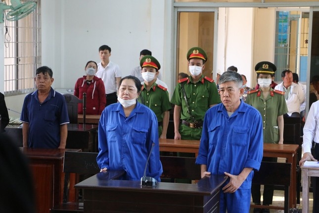 Nguyễn Văn Võ và Nguyễn Thị Kim Hạnh tại phiên tòa sơ thẩm