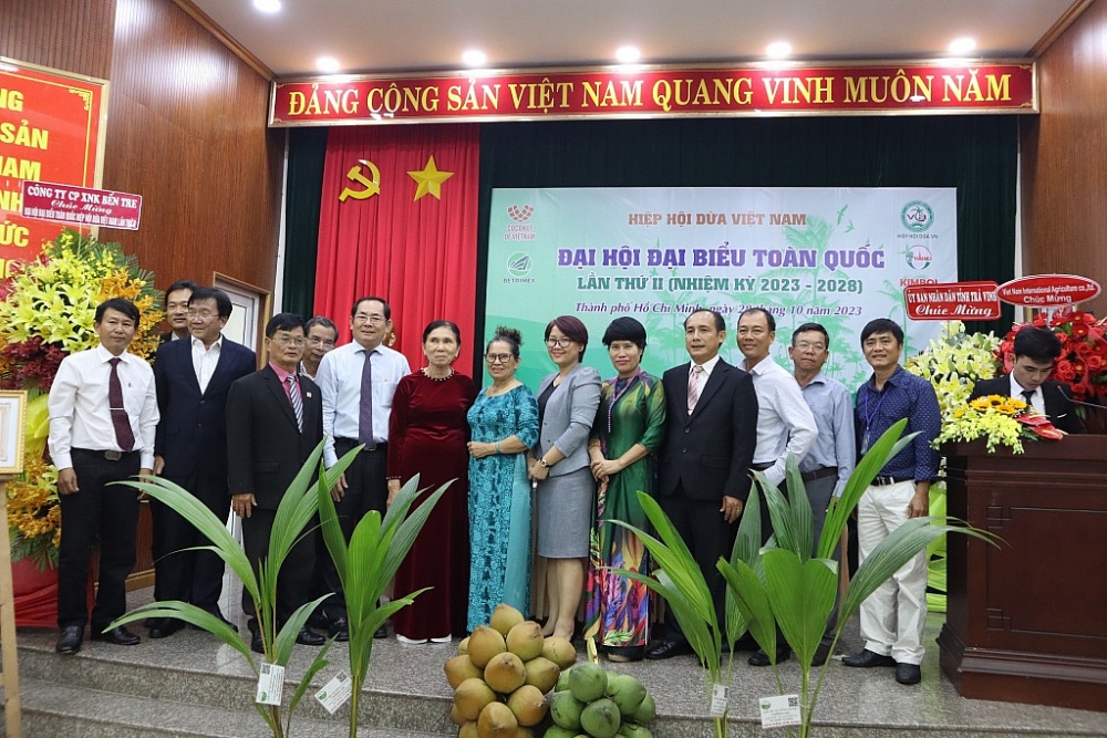 Ban chấp hành Hiệp hội Dừa Việt Nam nhiệm kỳ 2023 -2028 gồm 14 thành viên ra mắt đại hội. 