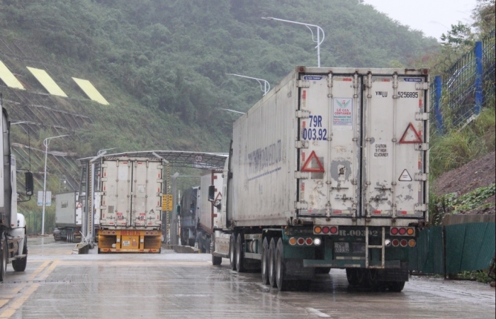 Lạng Sơn: Lượng xe thông quan qua các cửa khẩu trong ngày tăng cao