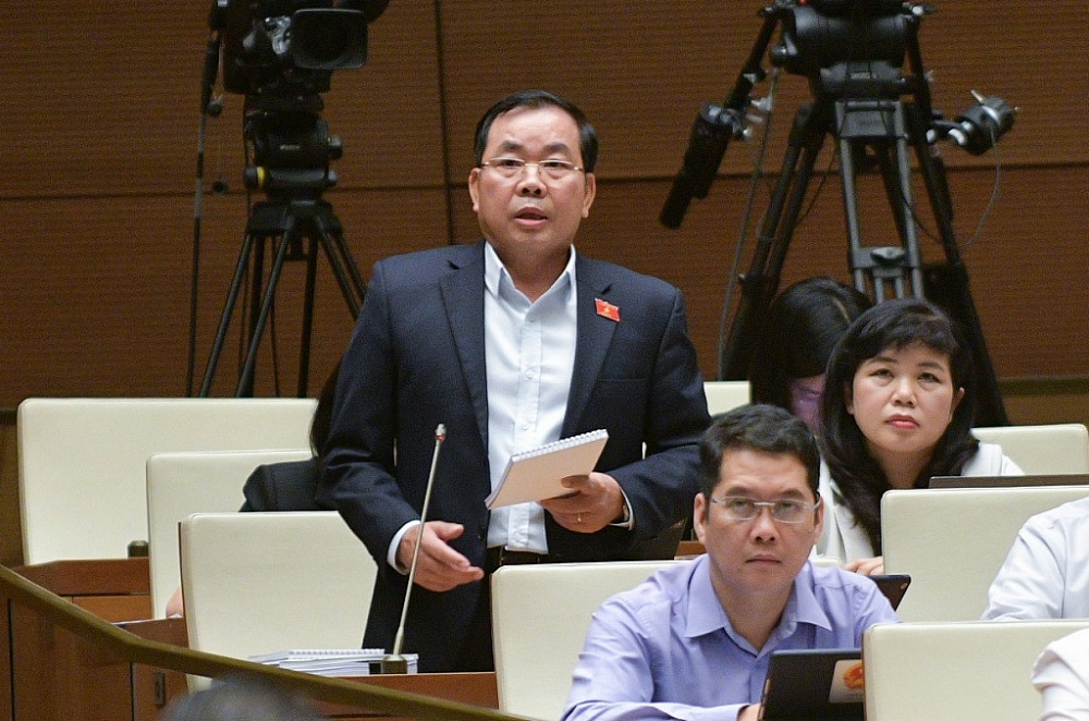 Đại biểu Nguyễn Quang Huân - Đoàn ĐBQH tỉnh Bình Dương đặt câu hỏi về lộ trình bỏ 