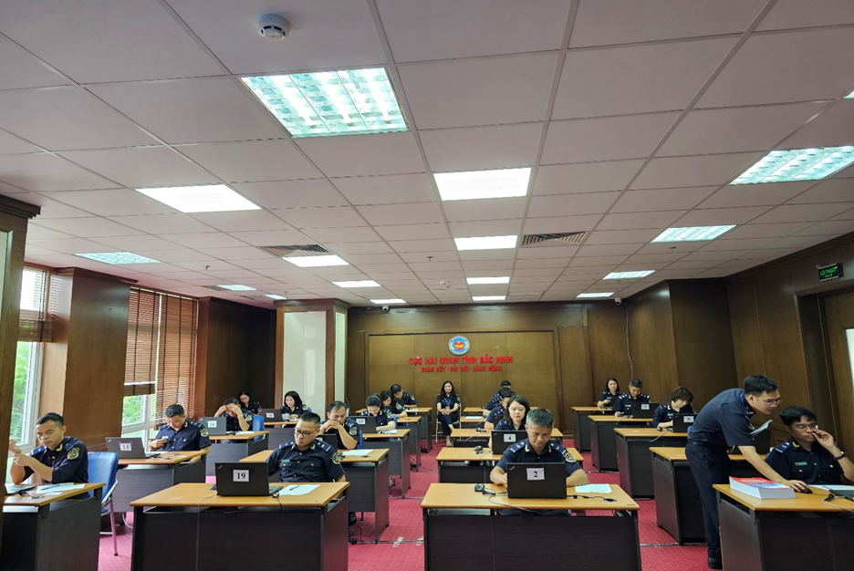 Công chức Cục Hải quan Bắc Ninh tham gia kỳ thi đánh giá năng lực trong tháng 9/2023.